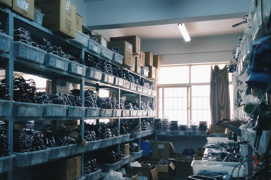 A detailed map of China highlighting the specific eyewear industry clusters in Zhejiang, Guangdong, and Fujian